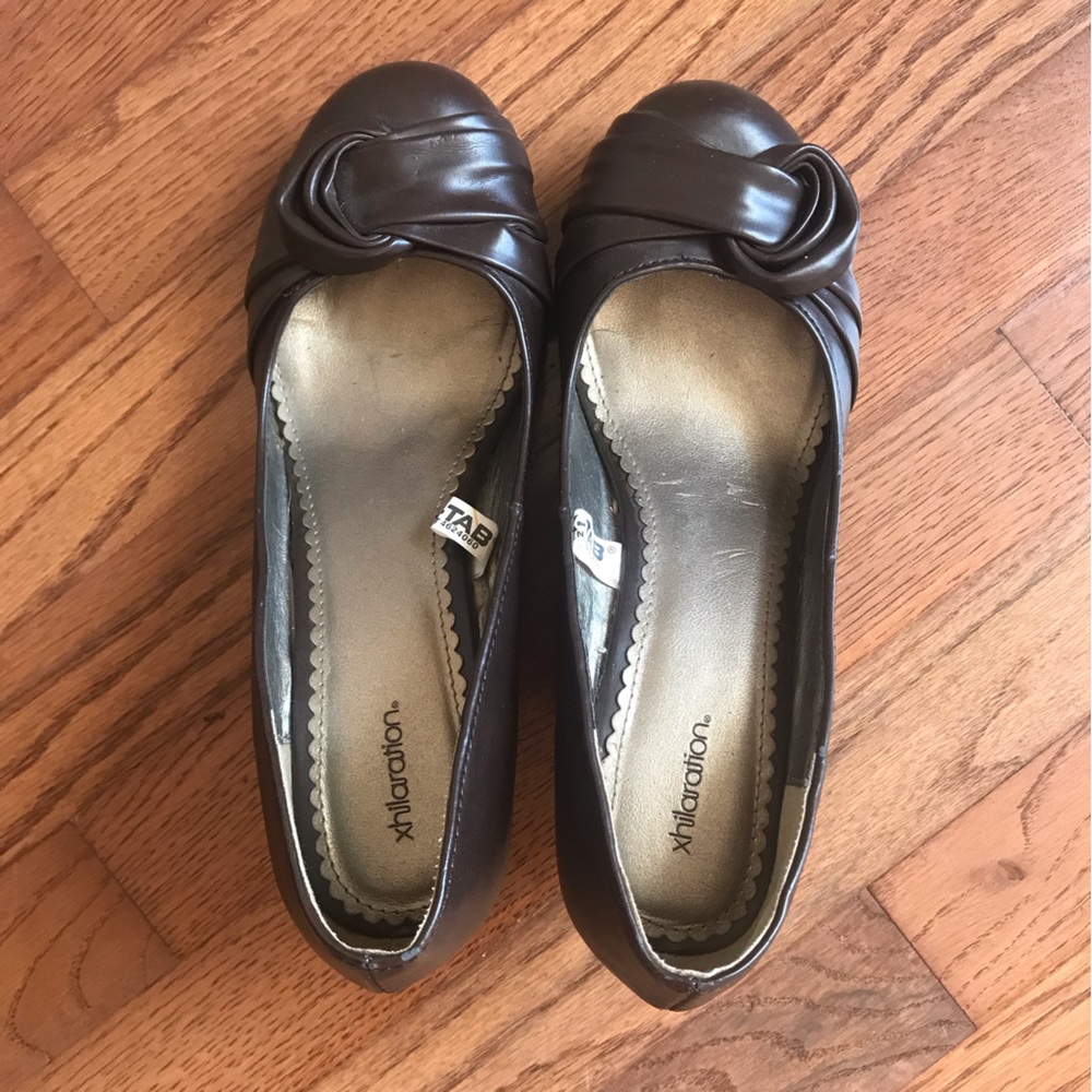 Xhilaration Women’s wedge heels; Brown, size 8.
